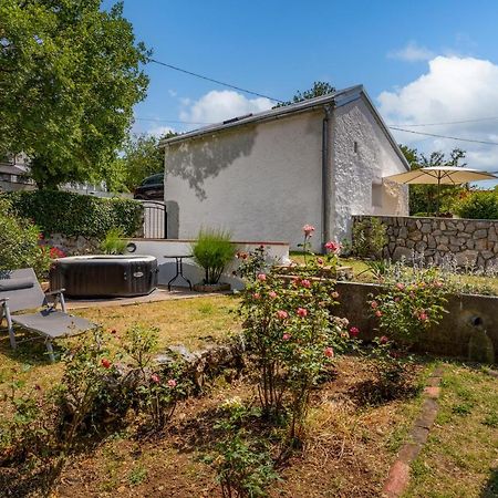 Charming Studio With Hot Tube, Terrace, Barbecue And Garden クラリェヴィツァ エクステリア 写真