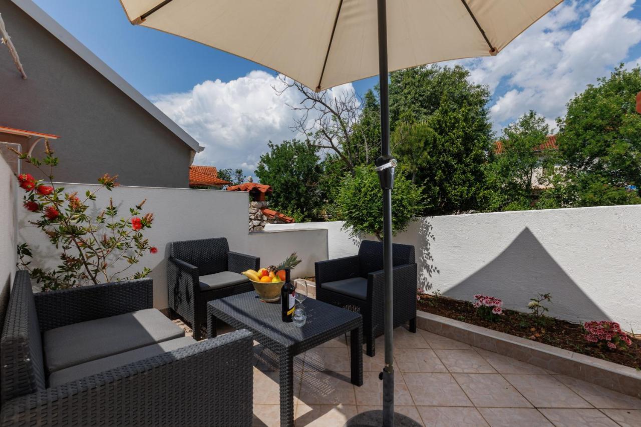 Charming Studio With Hot Tube, Terrace, Barbecue And Garden クラリェヴィツァ エクステリア 写真