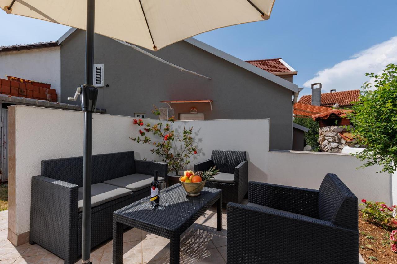 Charming Studio With Hot Tube, Terrace, Barbecue And Garden クラリェヴィツァ エクステリア 写真