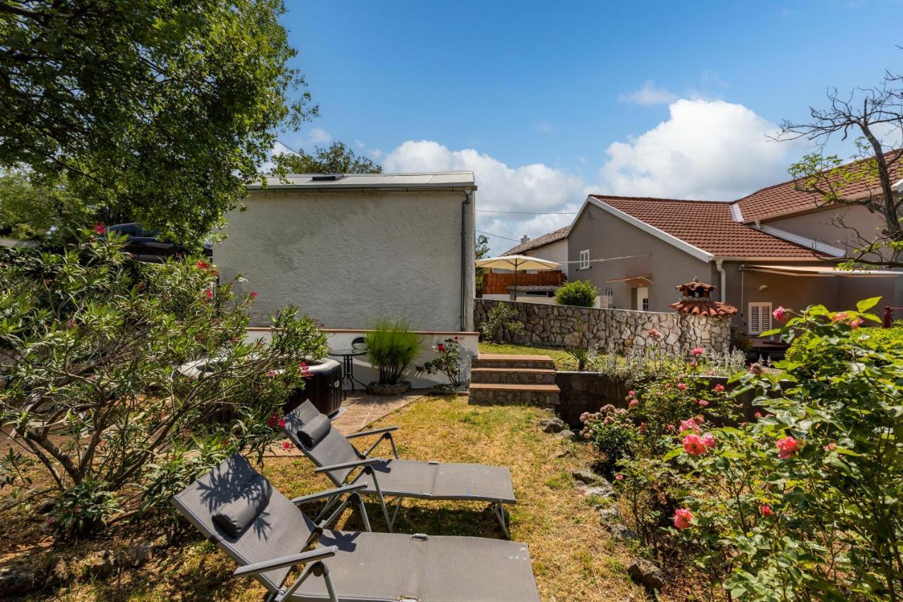 Charming Studio With Hot Tube, Terrace, Barbecue And Garden クラリェヴィツァ エクステリア 写真