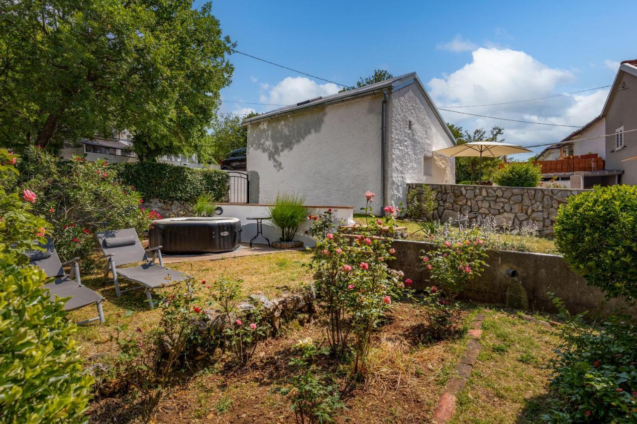 Charming Studio With Hot Tube, Terrace, Barbecue And Garden クラリェヴィツァ エクステリア 写真