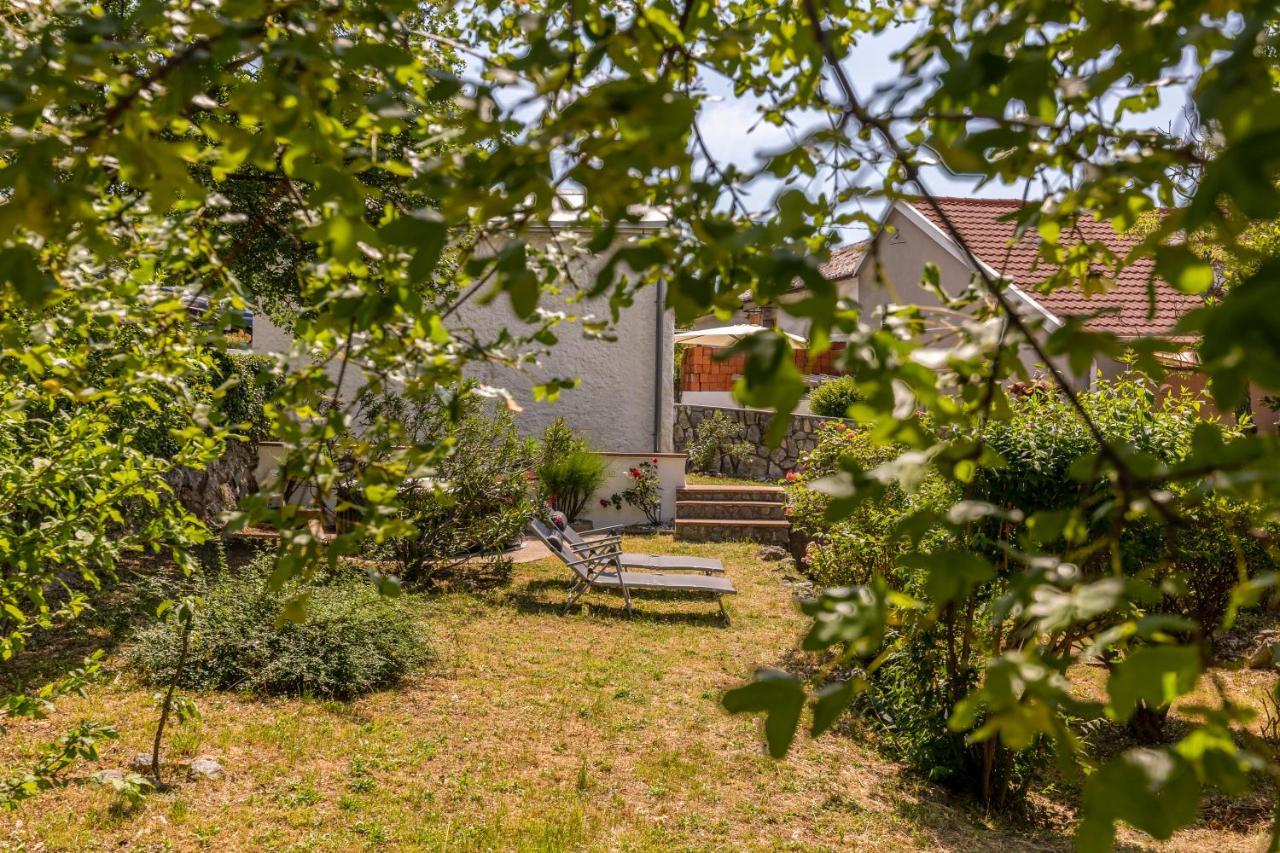 Charming Studio With Hot Tube, Terrace, Barbecue And Garden クラリェヴィツァ エクステリア 写真