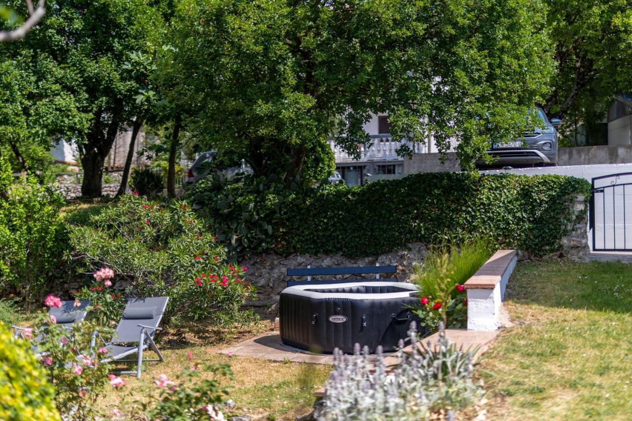 Charming Studio With Hot Tube, Terrace, Barbecue And Garden クラリェヴィツァ エクステリア 写真